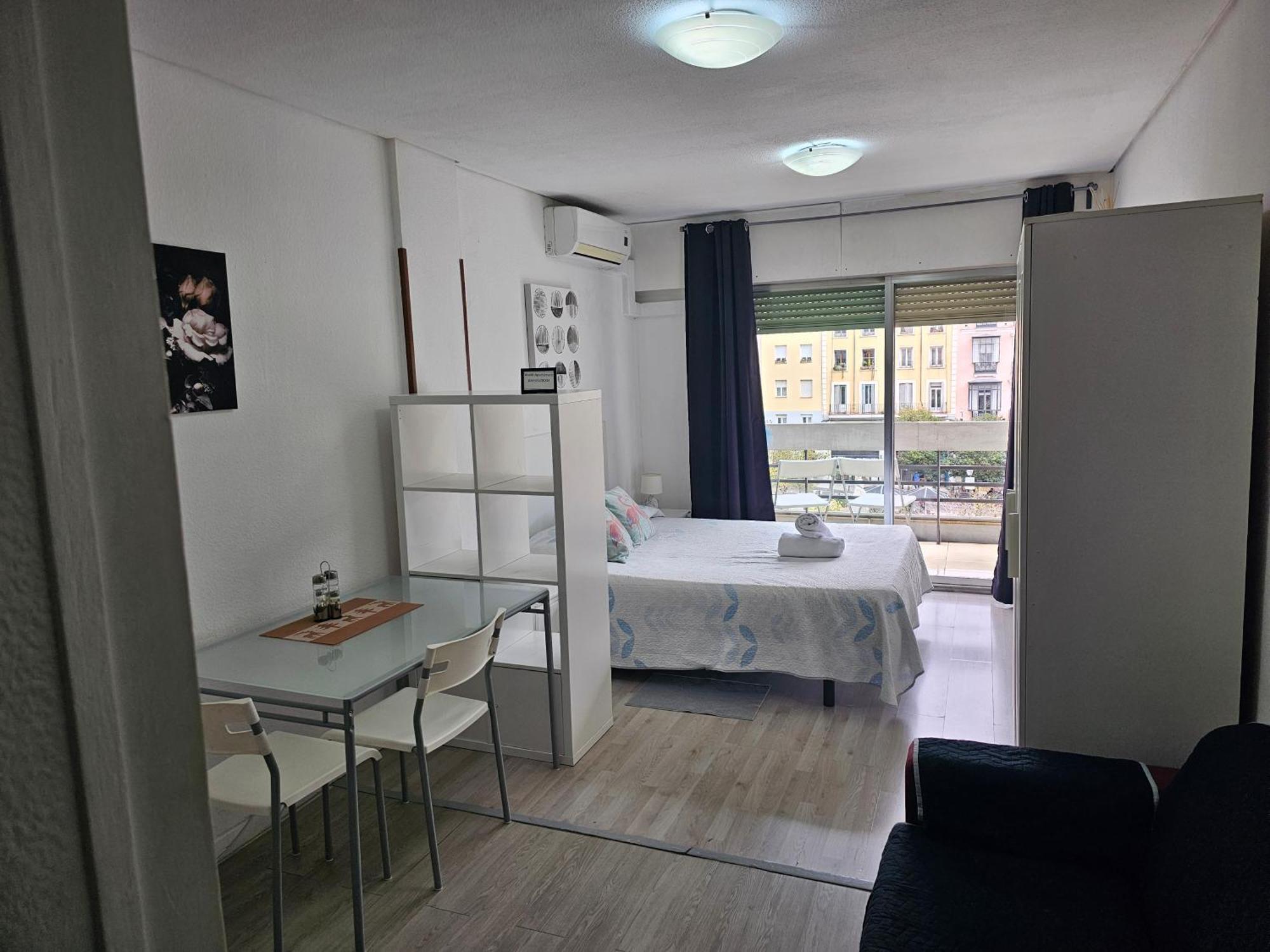 Estudio Doble Con Balcon En Madrid Centro エクステリア 写真
